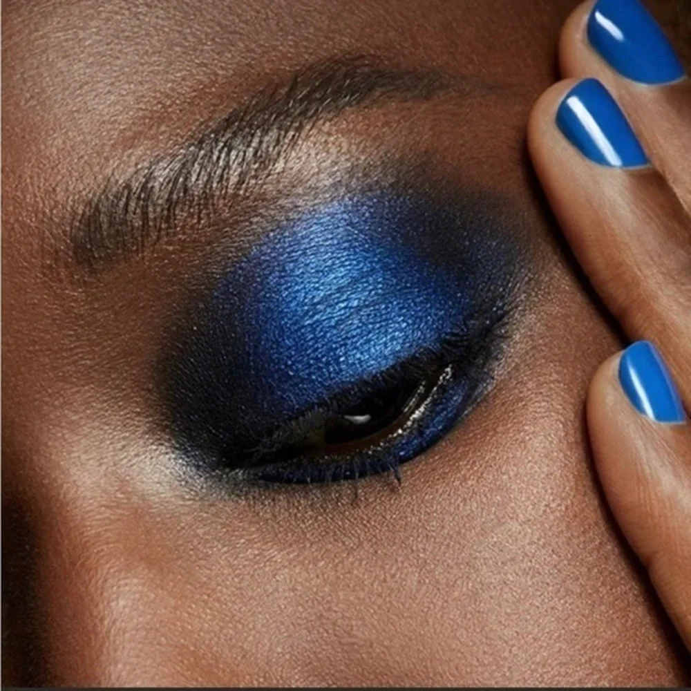 MAC Eyeshadow-In The Shadows Frost